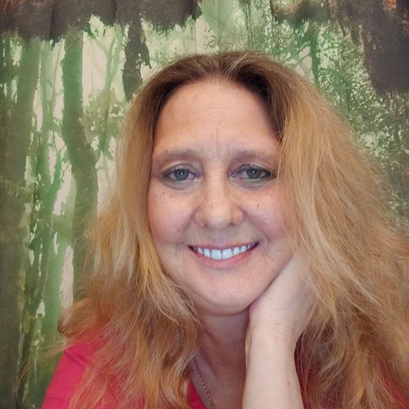 Meet your Posher, Kelly - Picture 1 of 1